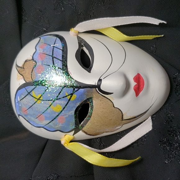 Mask - Picture 1 of 7